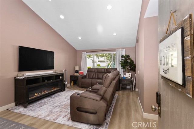 MLS #OC25201580 image #6