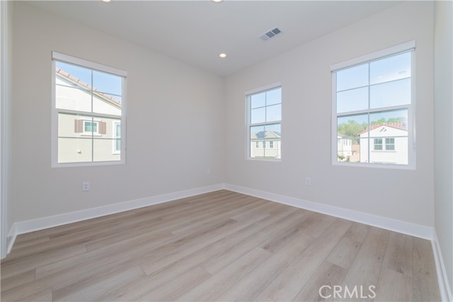 MLS #OC25201628 image #21