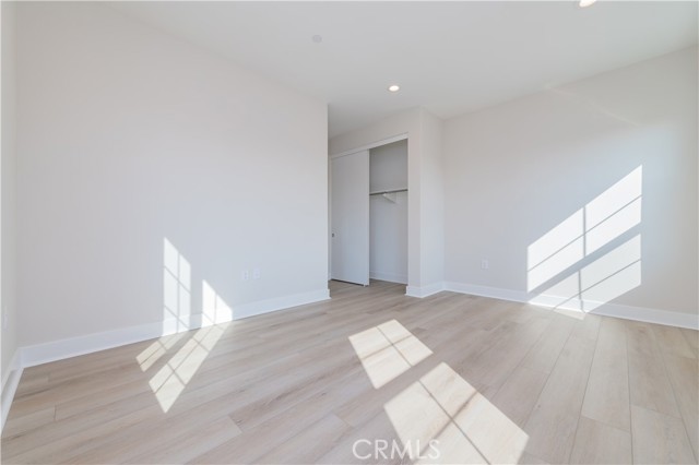 MLS #OC25201628 image #24