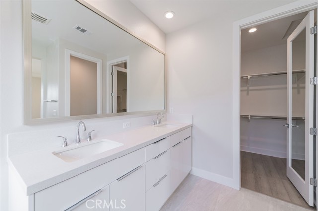 MLS #OC25201628 image #27