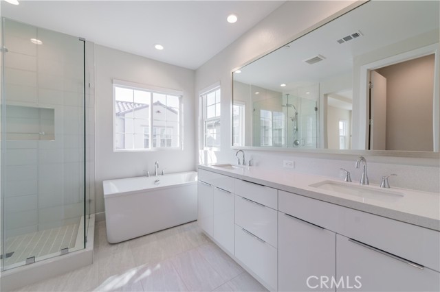 MLS #OC25201628 image #28