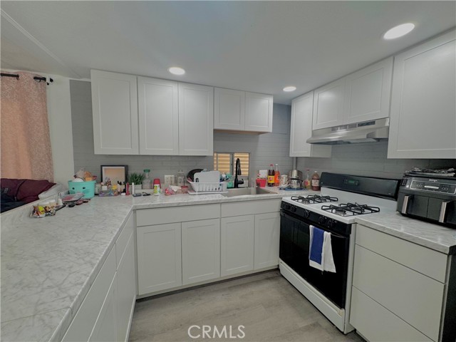 MLS #OC25201677 image #1