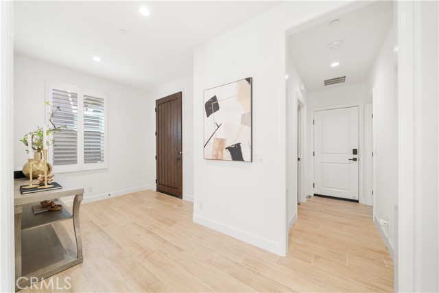 MLS #OC25202122 image #16