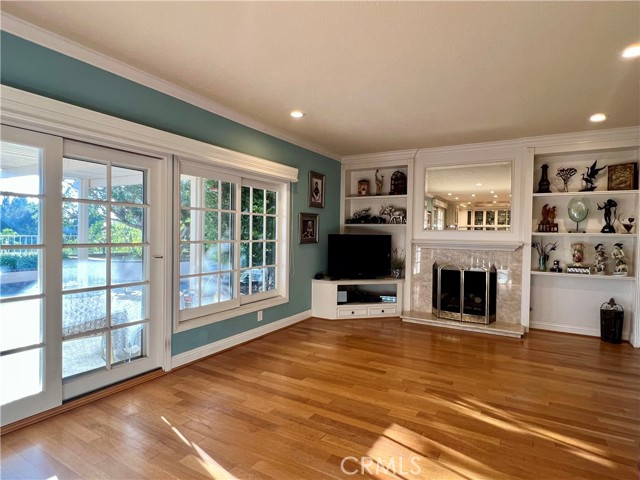 MLS #OC25202195 image #8