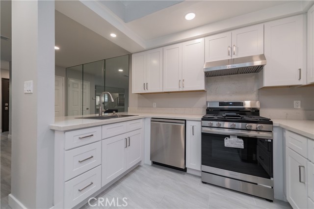 MLS #OC25203939 image #8