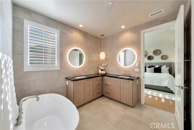 MLS #OC25206742 image #33