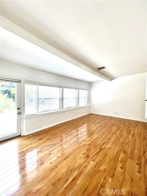 MLS #OC25207079 image #7