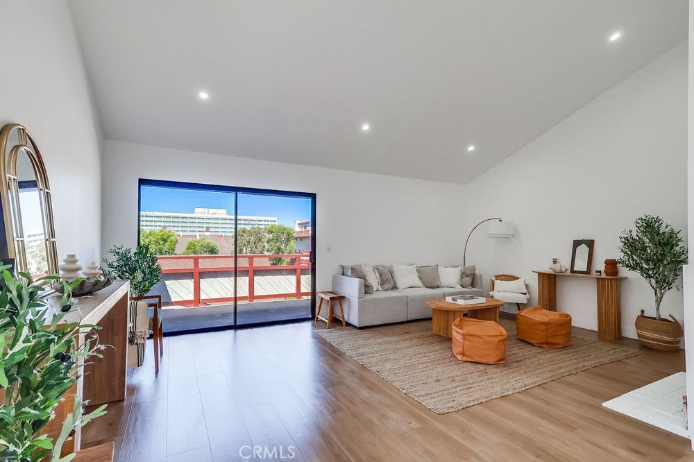 MLS #OC25214031 image #1