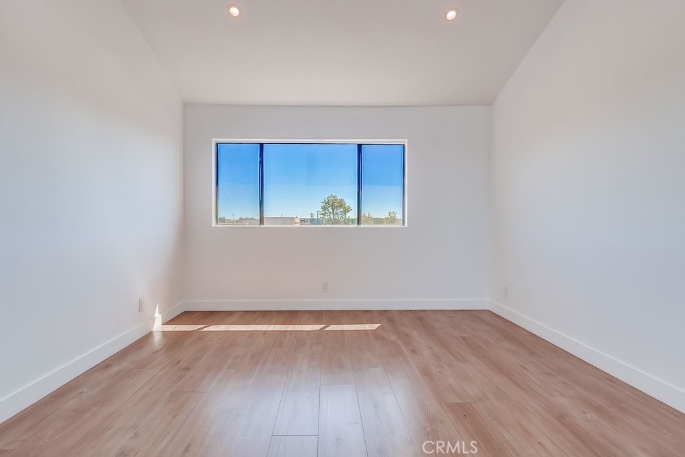 MLS #OC25214031 image #18