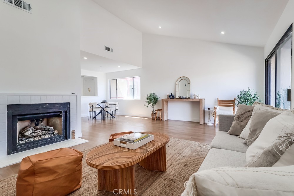 MLS #OC25214031 image #2