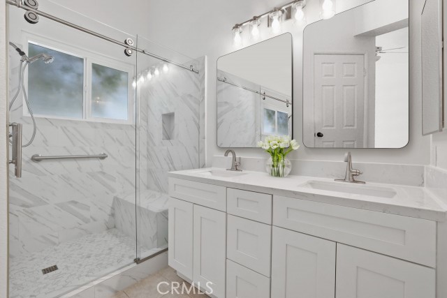 MLS #OC25214546 image #5