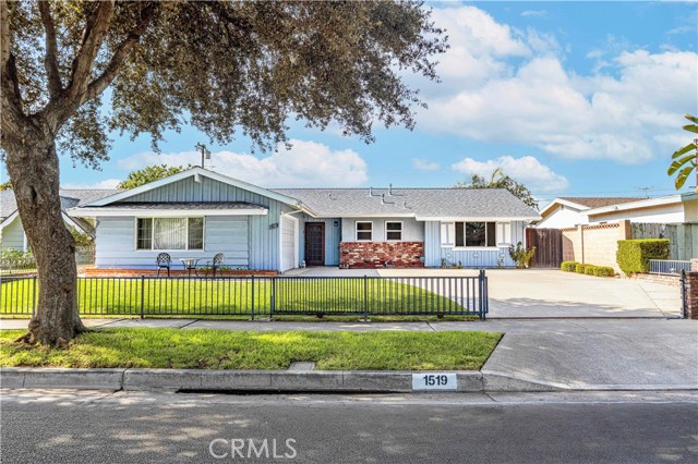 MLS #OC25214639 image #0