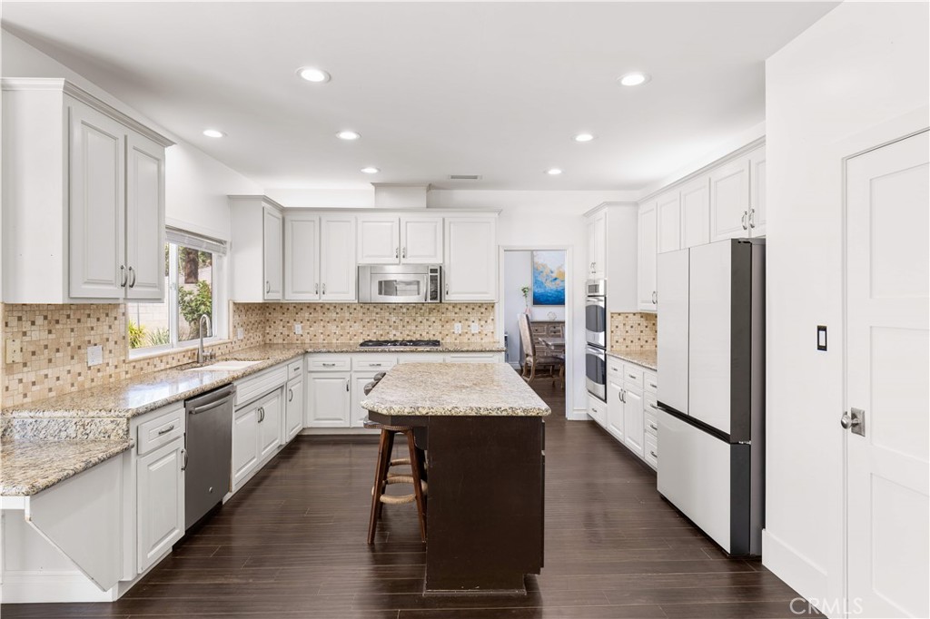 MLS #OC25214722 image #10