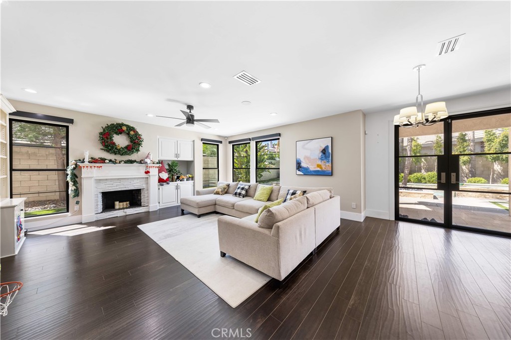 MLS #OC25214722 image #16