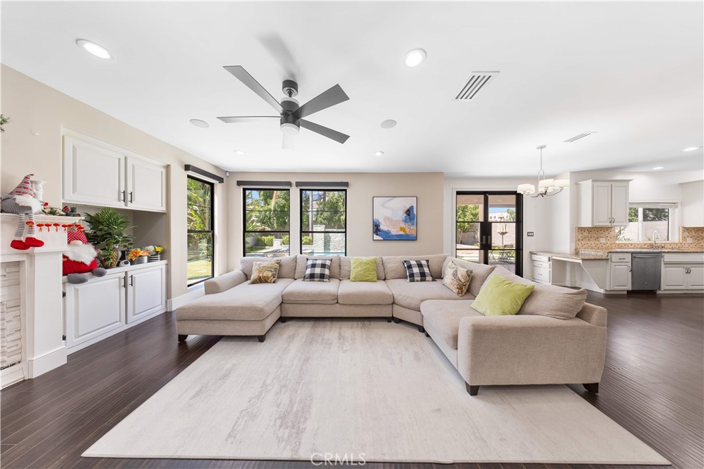 MLS #OC25214722 image #17