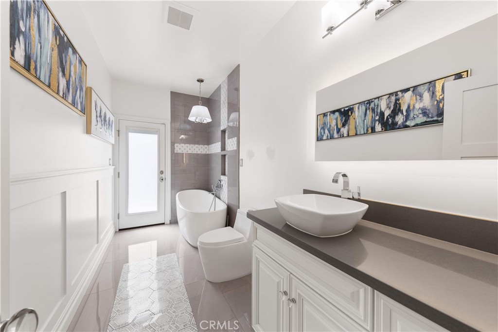 MLS #OC25214722 image #22