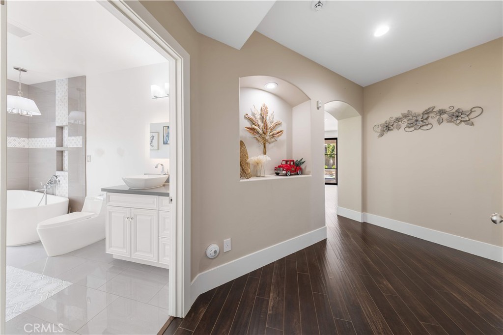 MLS #OC25214722 image #23