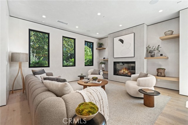 MLS #OC25214816 img 2