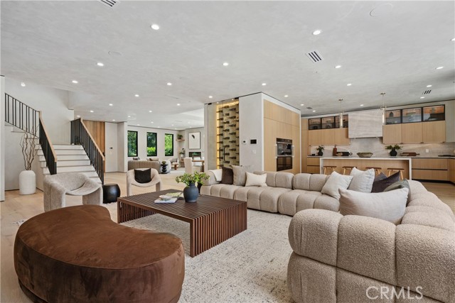 MLS #OC25214816 img 4