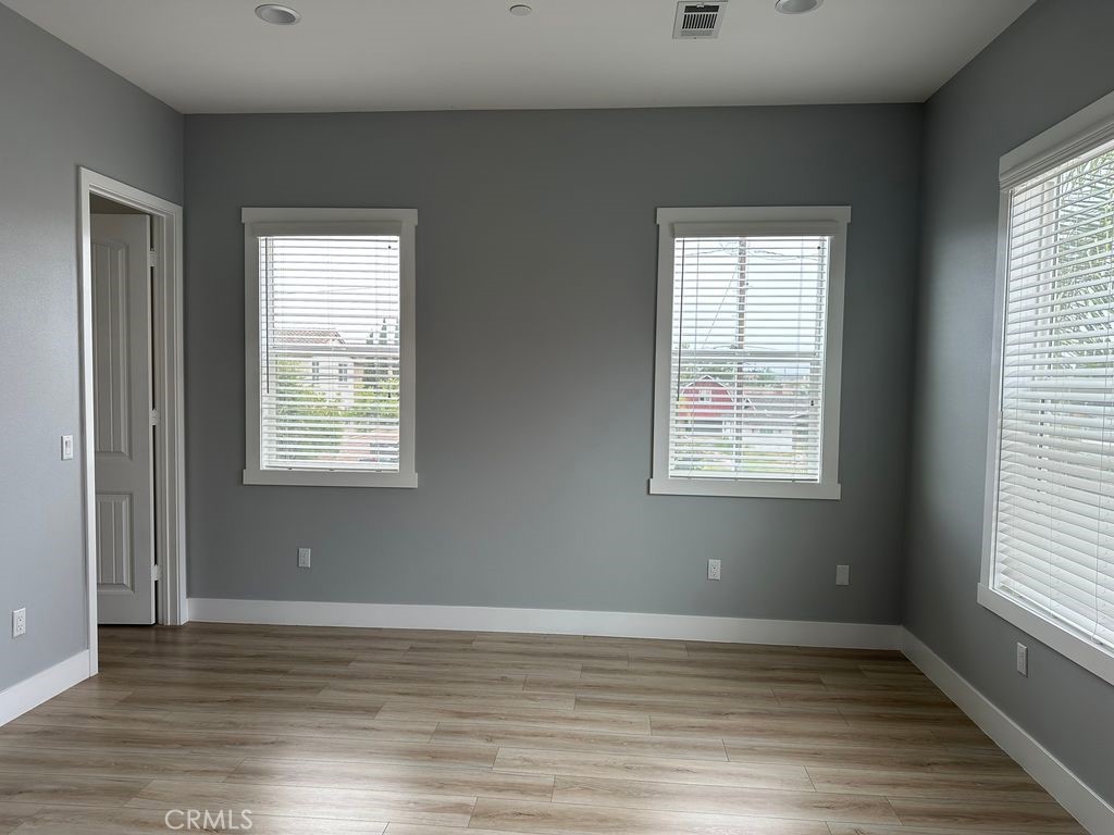 MLS #OC25215018 image #2