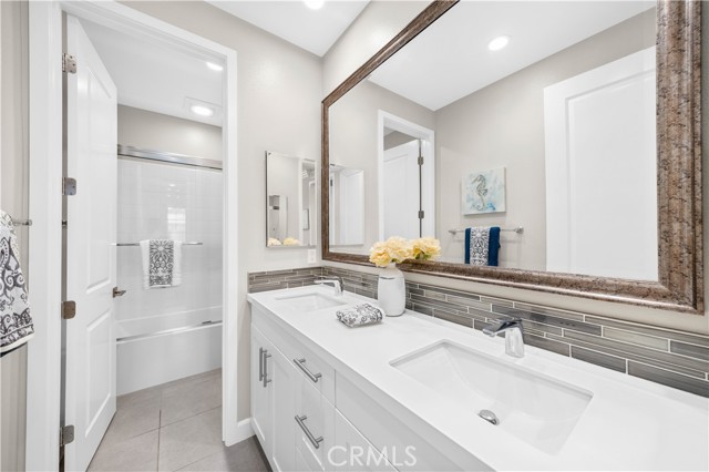 MLS #OC25215040 image #24