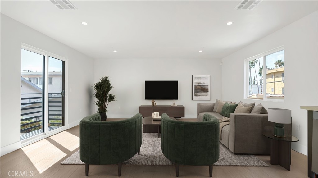 MLS #OC25215176 image #1