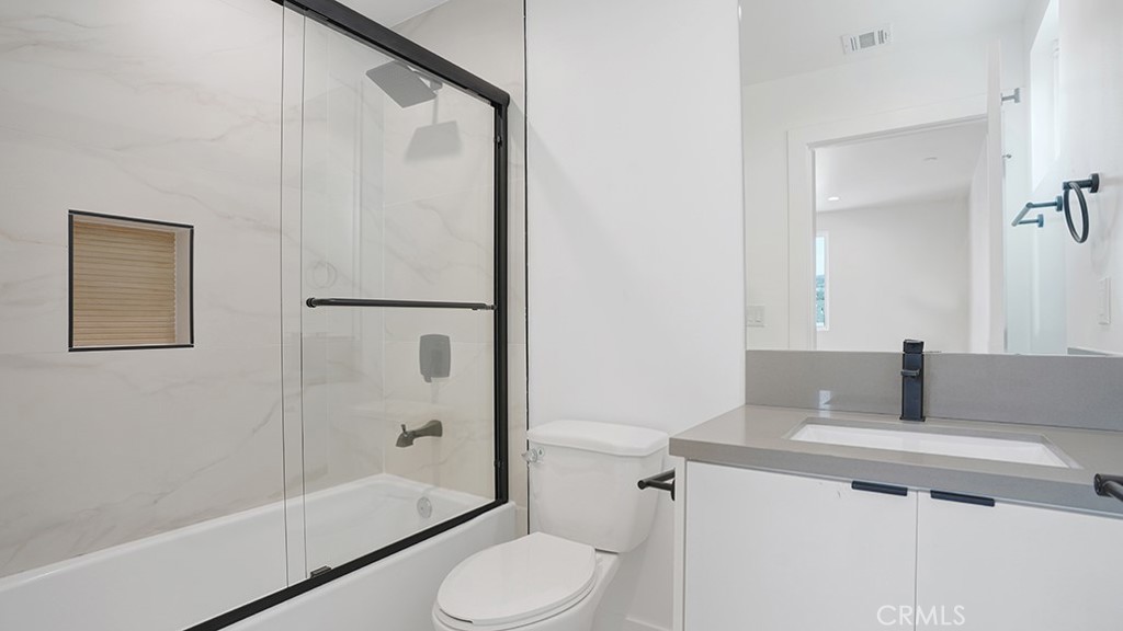 MLS #OC25215176 image #23