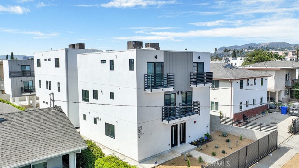 MLS #OC25215176 image #29