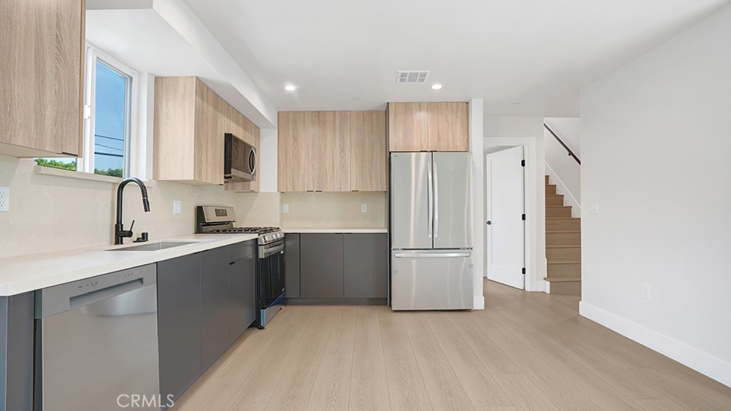 MLS #OC25215176 image #8