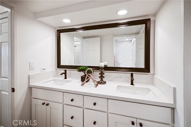 MLS #OC25215315 image #15