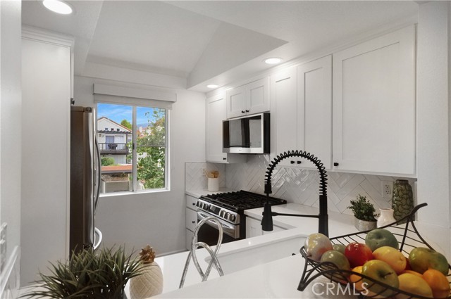 MLS #OC25215315 image #2