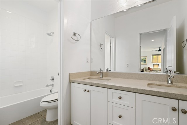 MLS #OC25215351 image #38