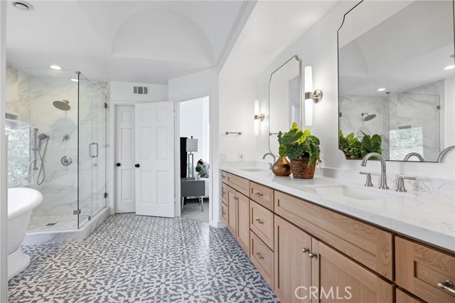 MLS #OC25215826 image #10