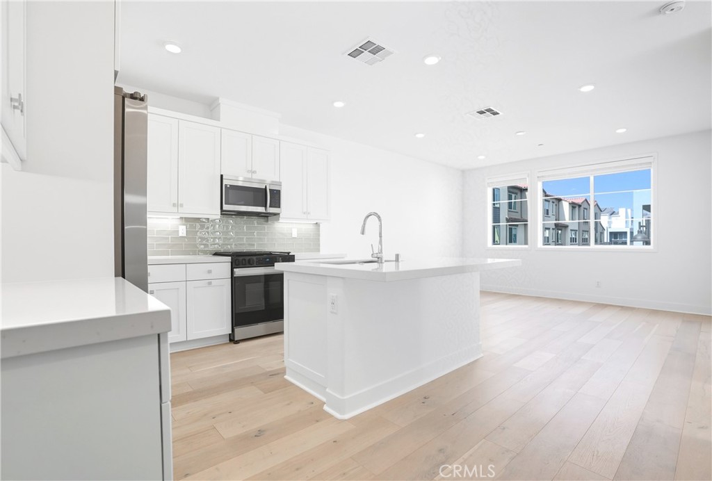 MLS #OC25215922 image #1