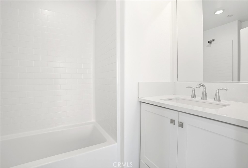 MLS #OC25215922 image #10