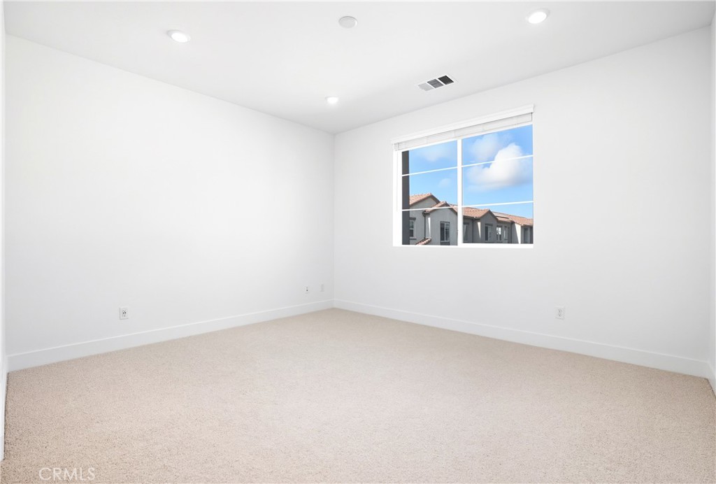 MLS #OC25215922 image #15