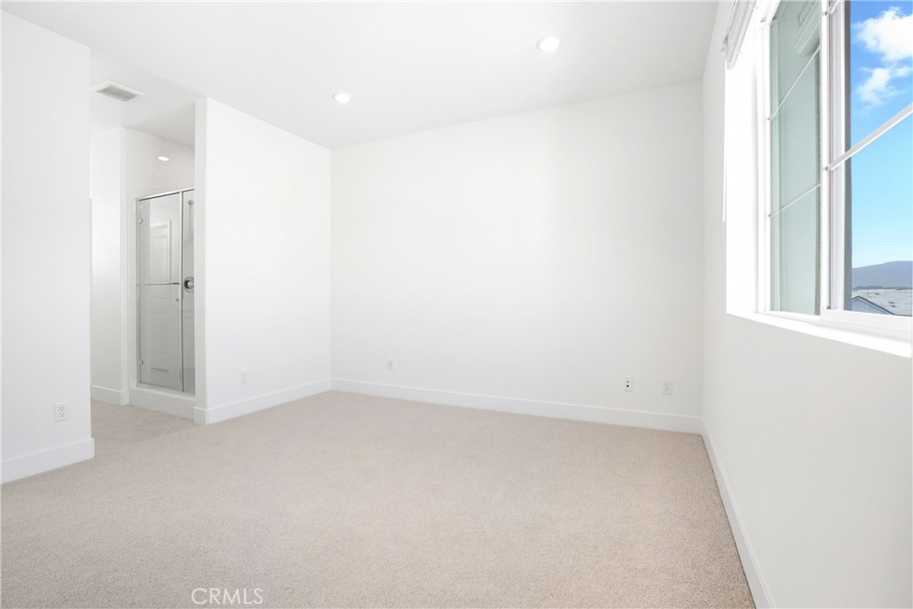 MLS #OC25215922 image #16