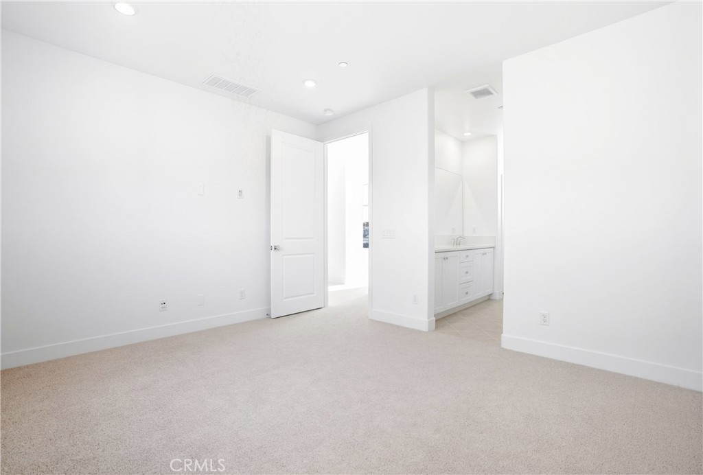 MLS #OC25215922 image #17