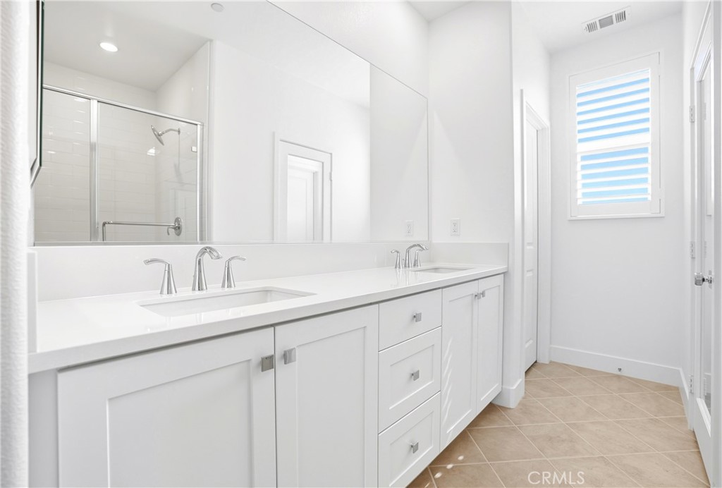 MLS #OC25215922 image #19