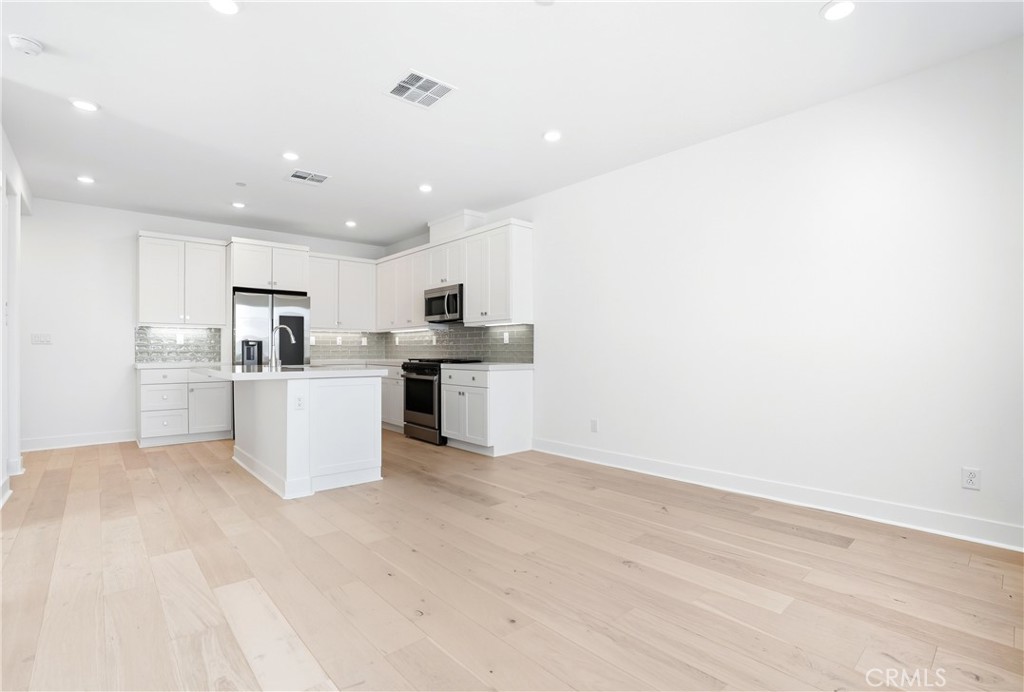 MLS #OC25215922 image #2