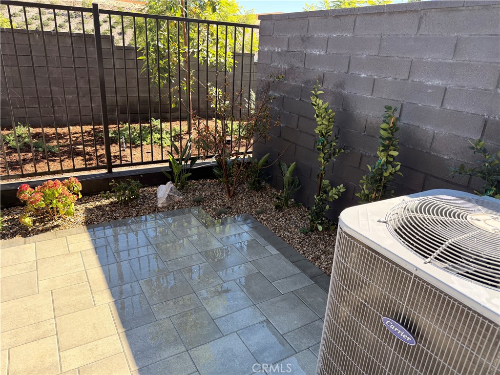 MLS #OC25215922 image #25