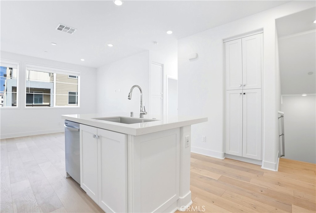 MLS #OC25215922 image #5