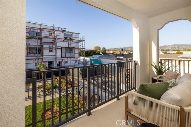 MLS #OC25216101 image #0