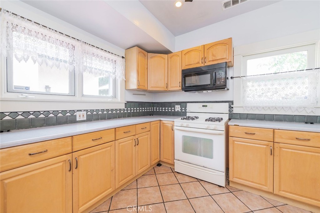 MLS #OC25216313 image #11