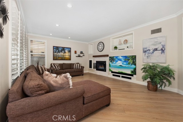 MLS #OC25216316 image #10