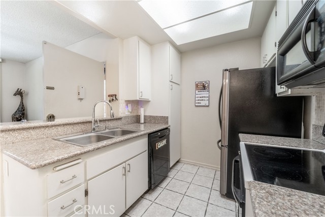 MLS #OC25216333 image #4