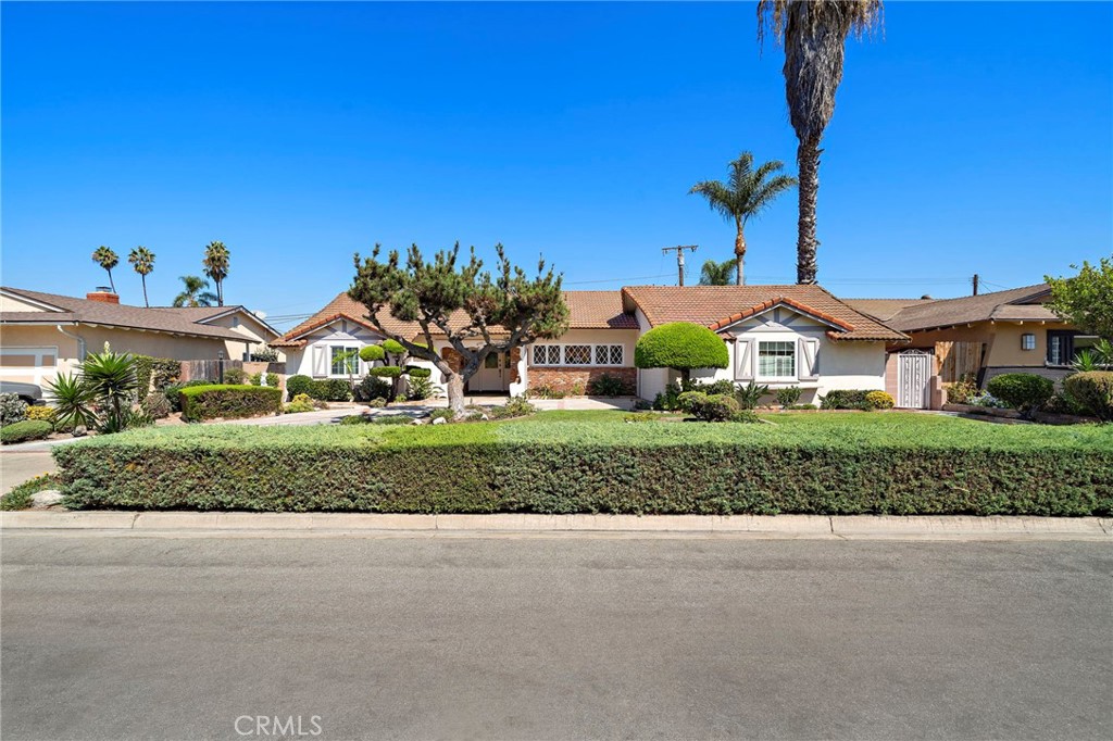 MLS #OC25216416 image #1