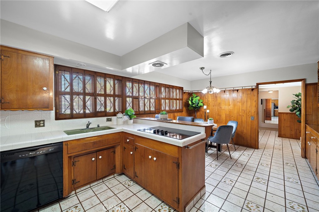 MLS #OC25216416 image #8