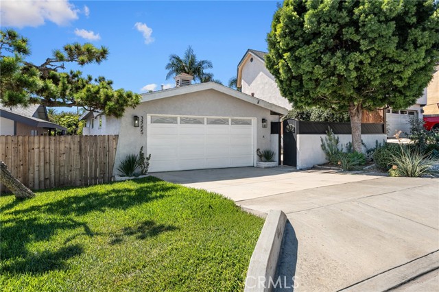 MLS #OC25216635 image #1