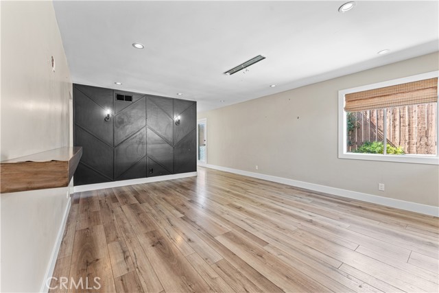 MLS #OC25216635 image #5